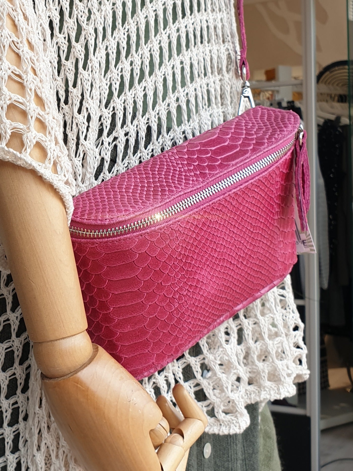 Bauchtasche Crossbody Leder mit Schlangenprägung in Pink