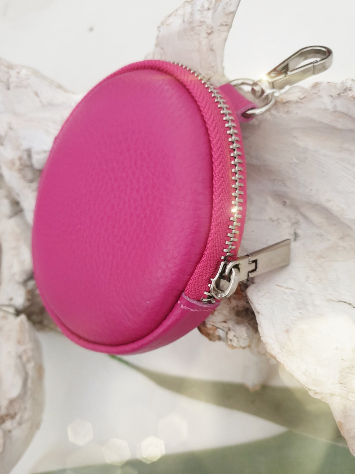 Taschenanhänger Schlüsselanhänger aus Leder mit Reißverschluss in Pink