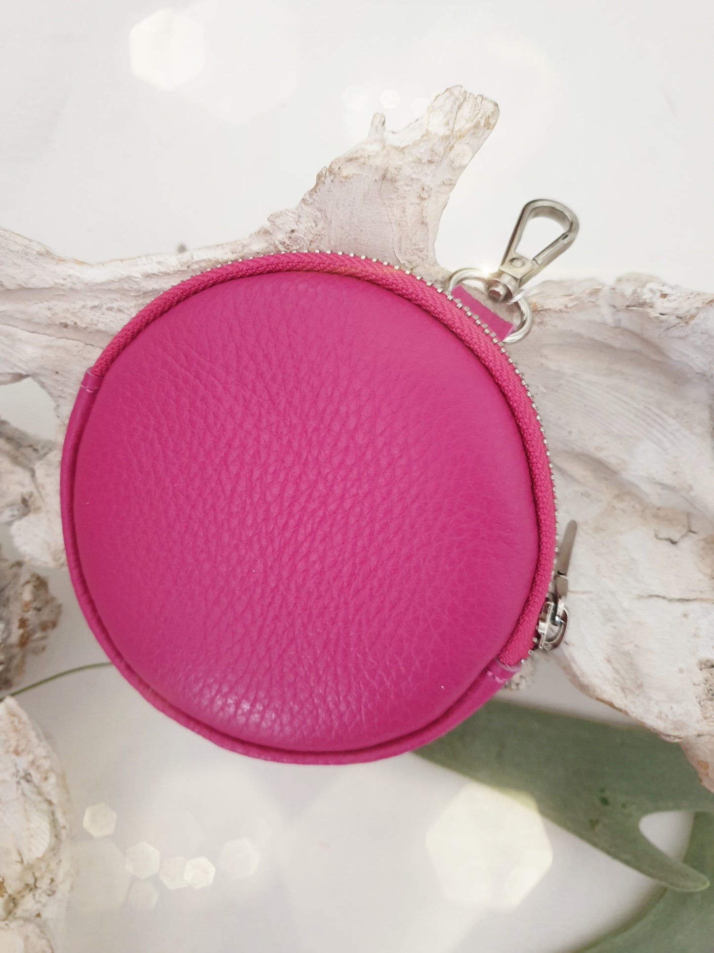 Taschenanhänger Schlüsselanhänger aus Leder mit Reißverschluss in Pink