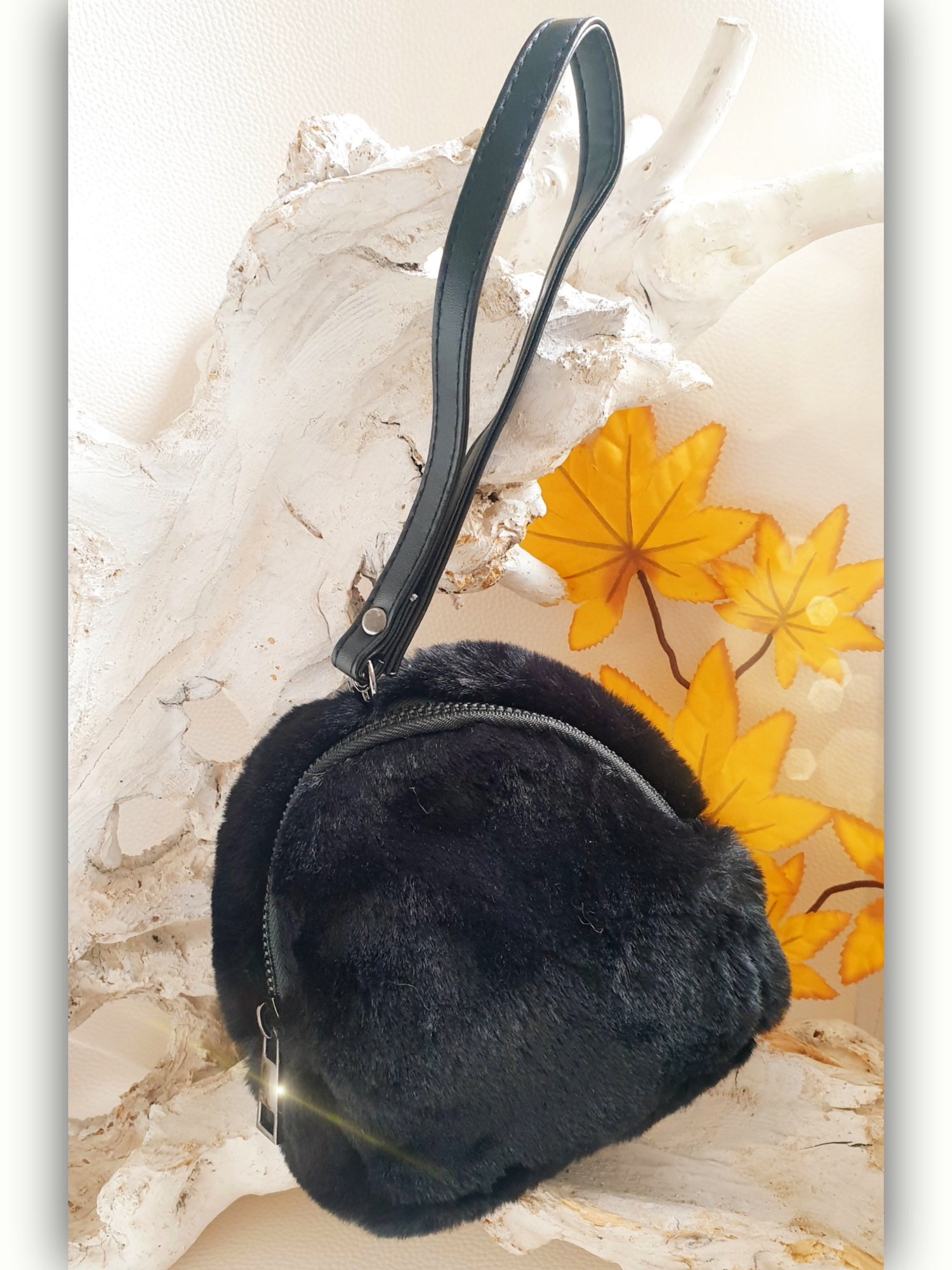 Mini bag taschenanhänger oder Schlüsselanhänger aus Kunstfell in Schwarz