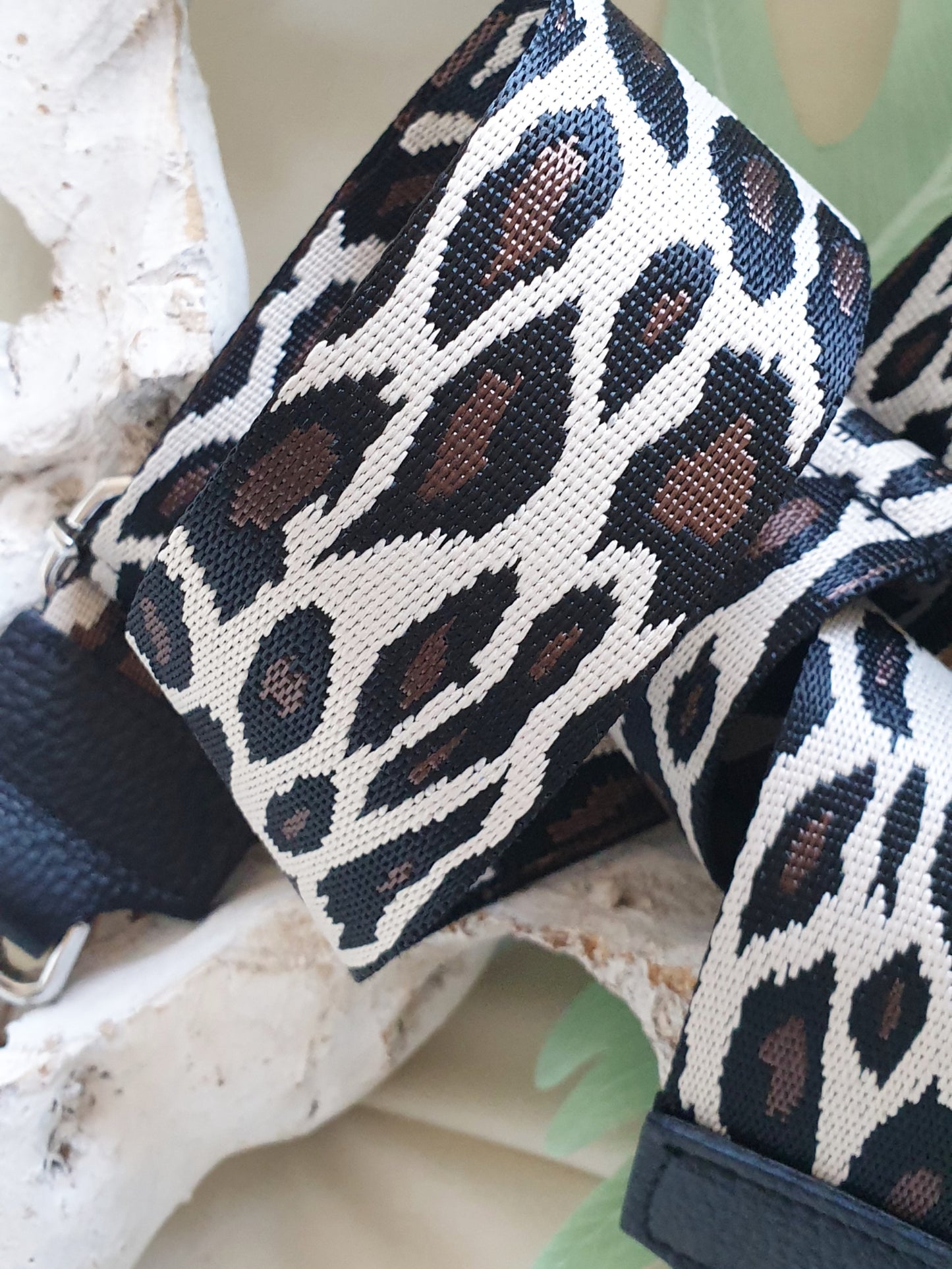 Taschengurt zum Austauschen in braun Tönen mit leomuster