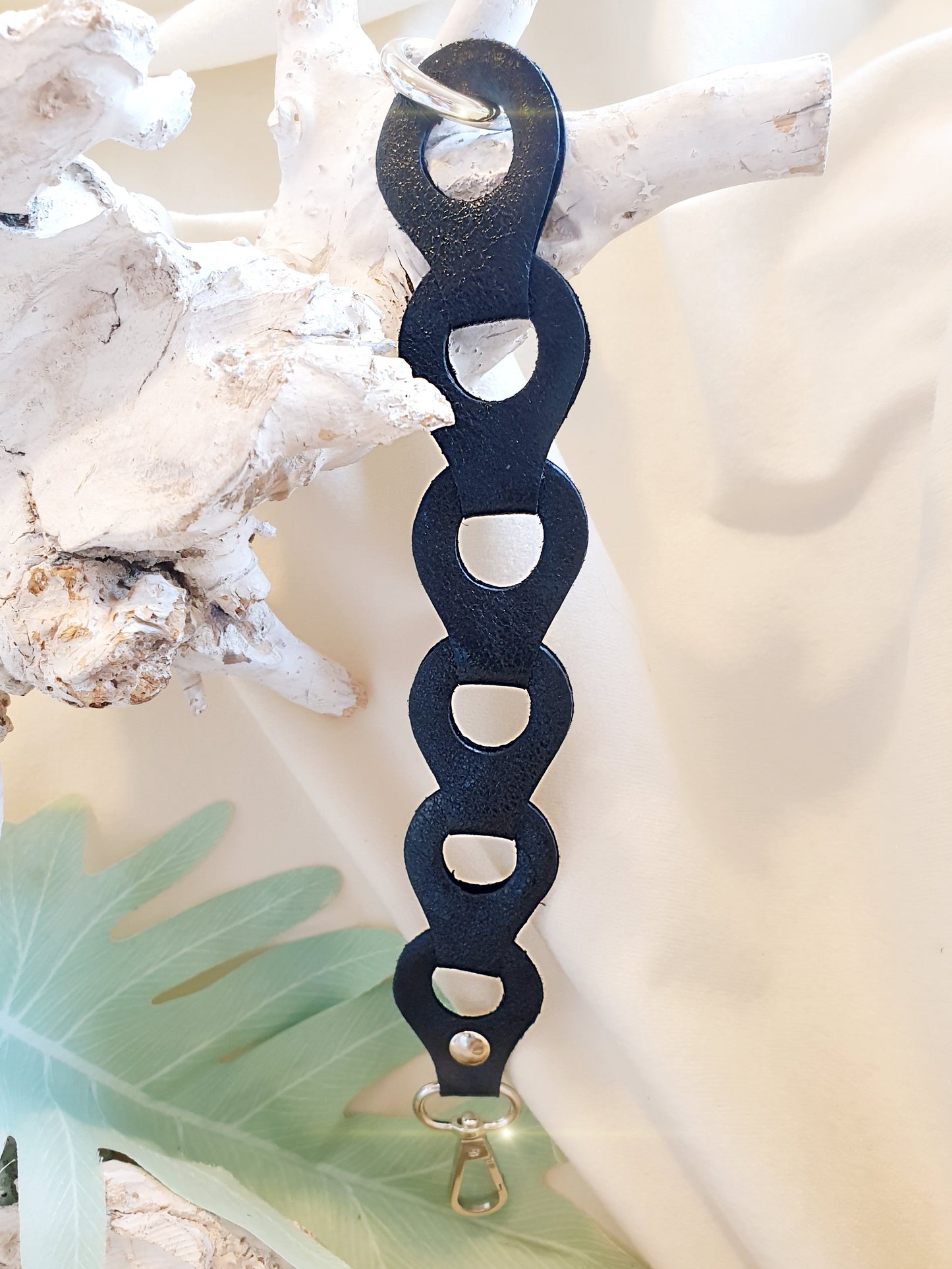 Taschengurtverlängerung aus Leder in Schwarz glänzend