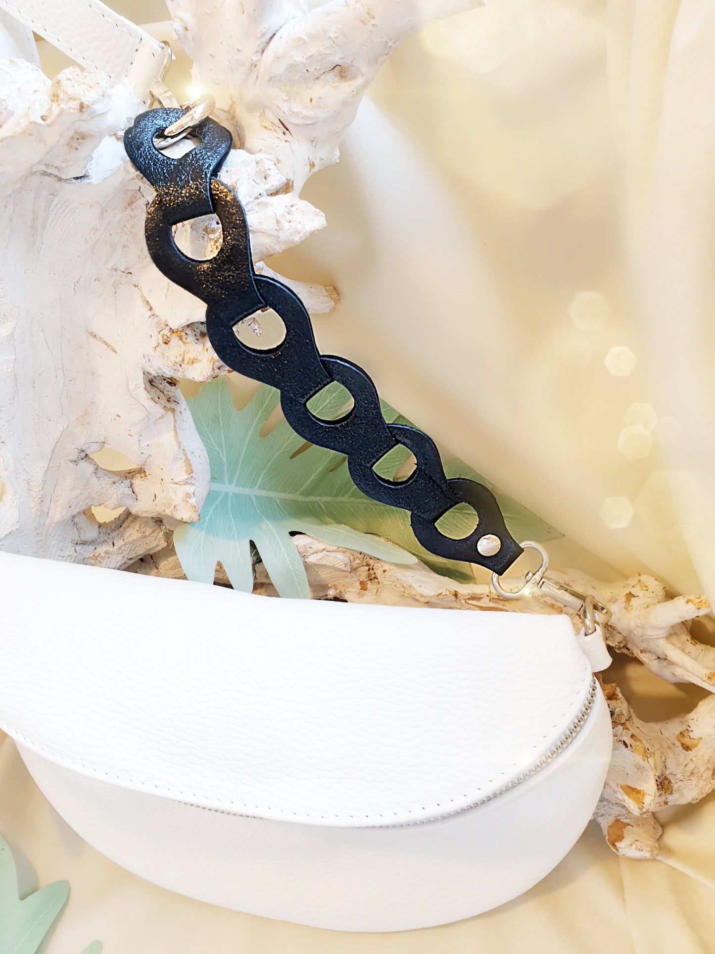 Taschengurtverlängerung aus Leder in Schwarz glänzend