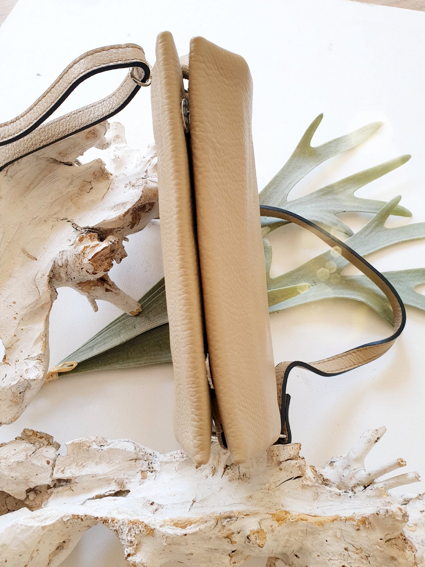 umhaengetasche-leder-taupe-beige-1