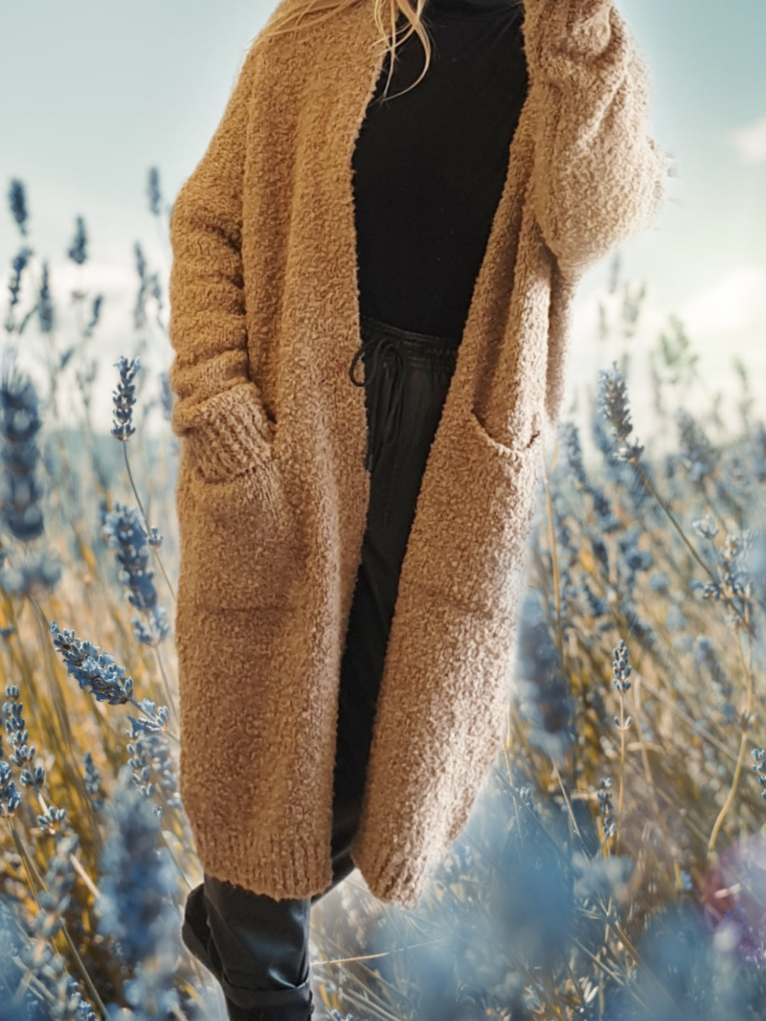 Lange Strickweste Strickmantel aus Boucégarn in Camel