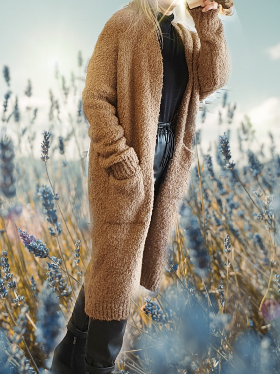 Lange Strickweste Strickmantel aus Boucégarn in Camel