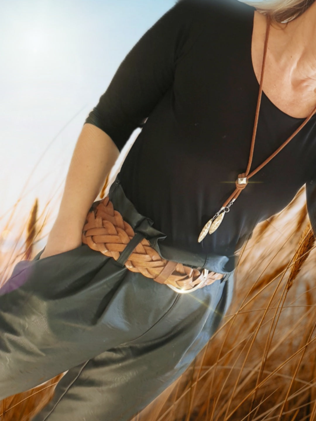 Kette aus Wildleder in Camel mit Muschelanhängern