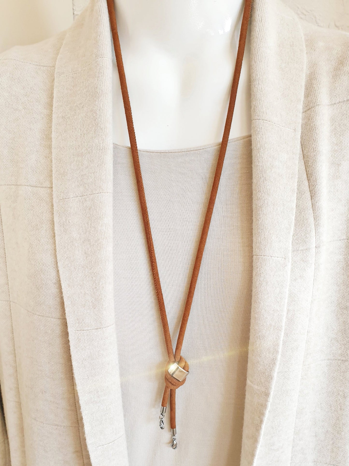 Kette aus Wildleder in Camel