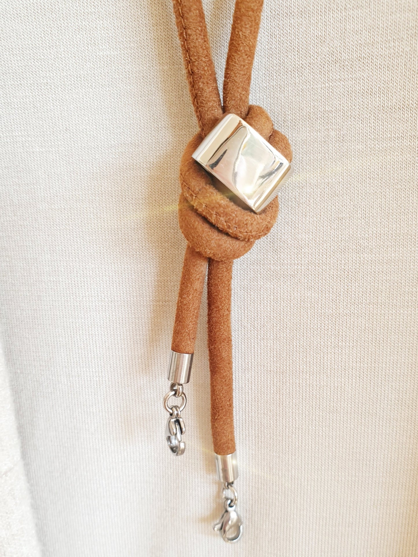 Kette aus Wildleder in Camel
