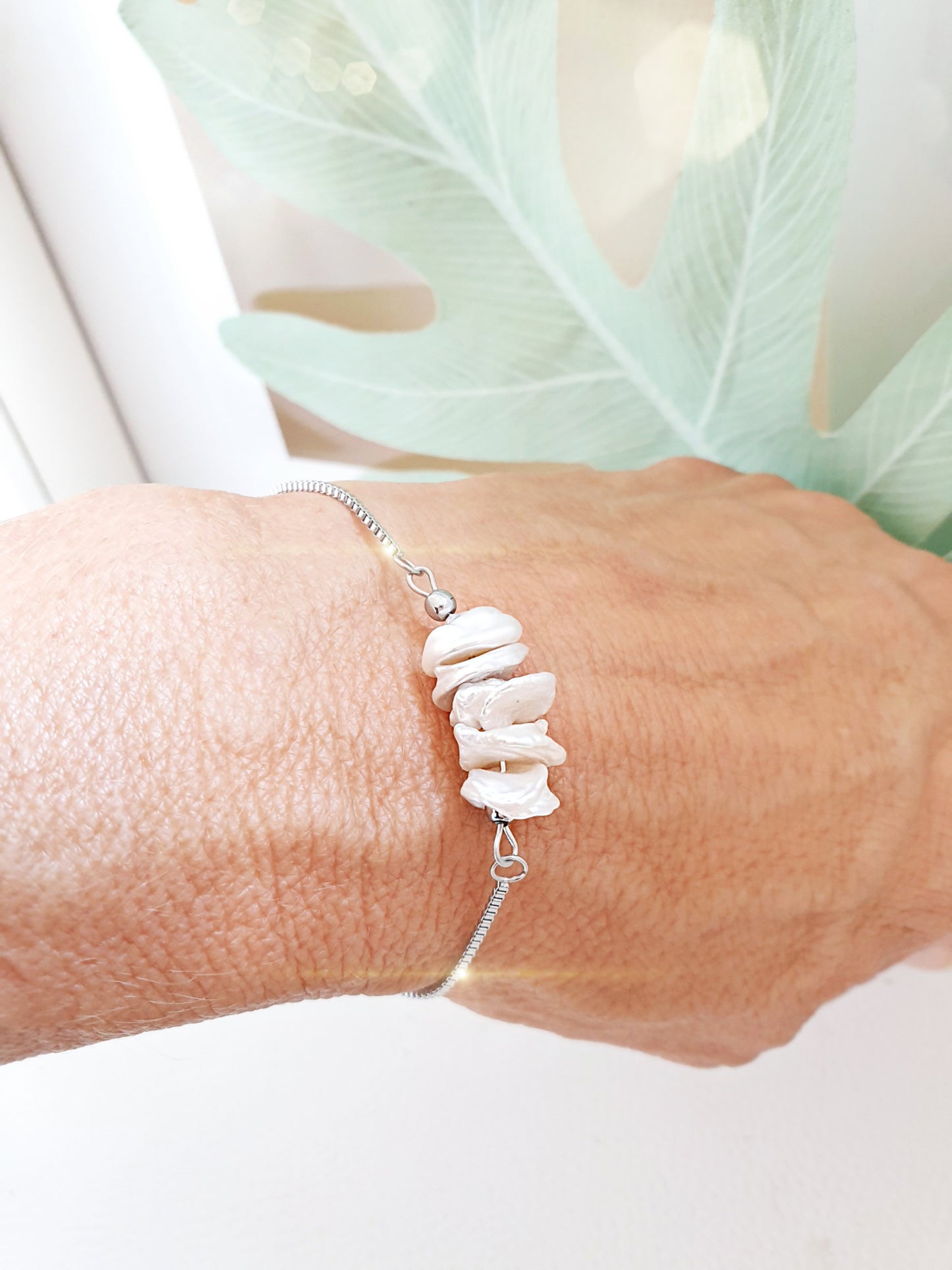 Perlenarmband Edelstahl Barockperlen Creme Weiß Tragebild