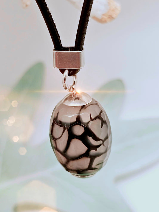 anhaenger-achat-spinnennetzachat-grau-1