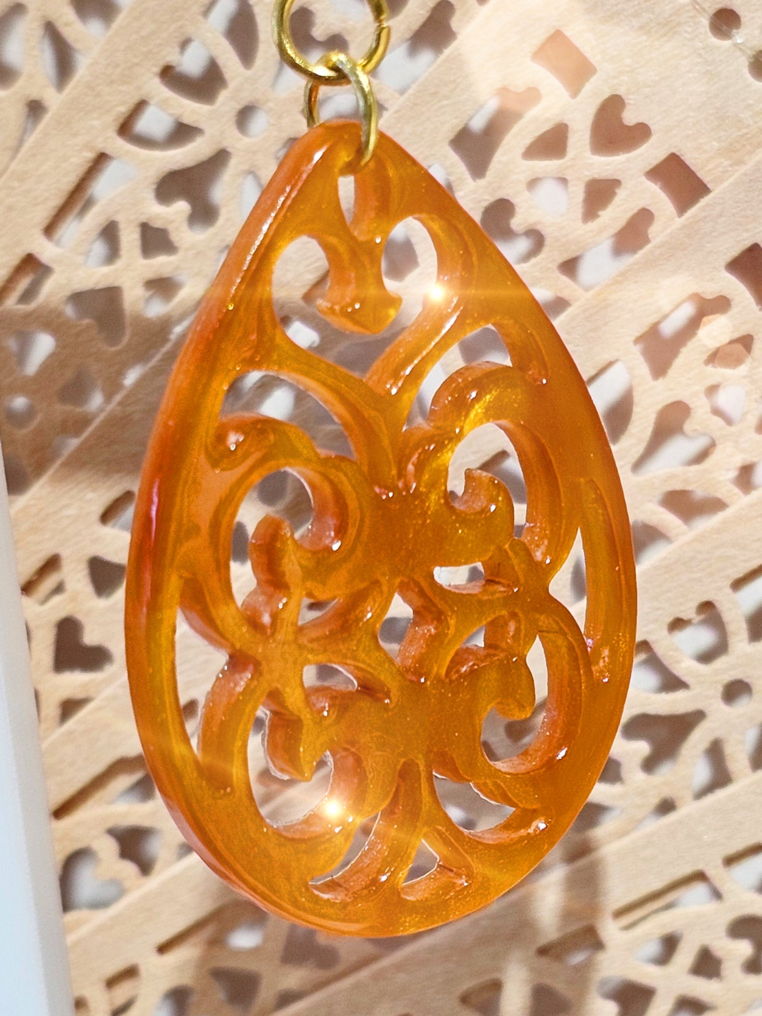 boho-ohrringe-leicht-resin-orange-1