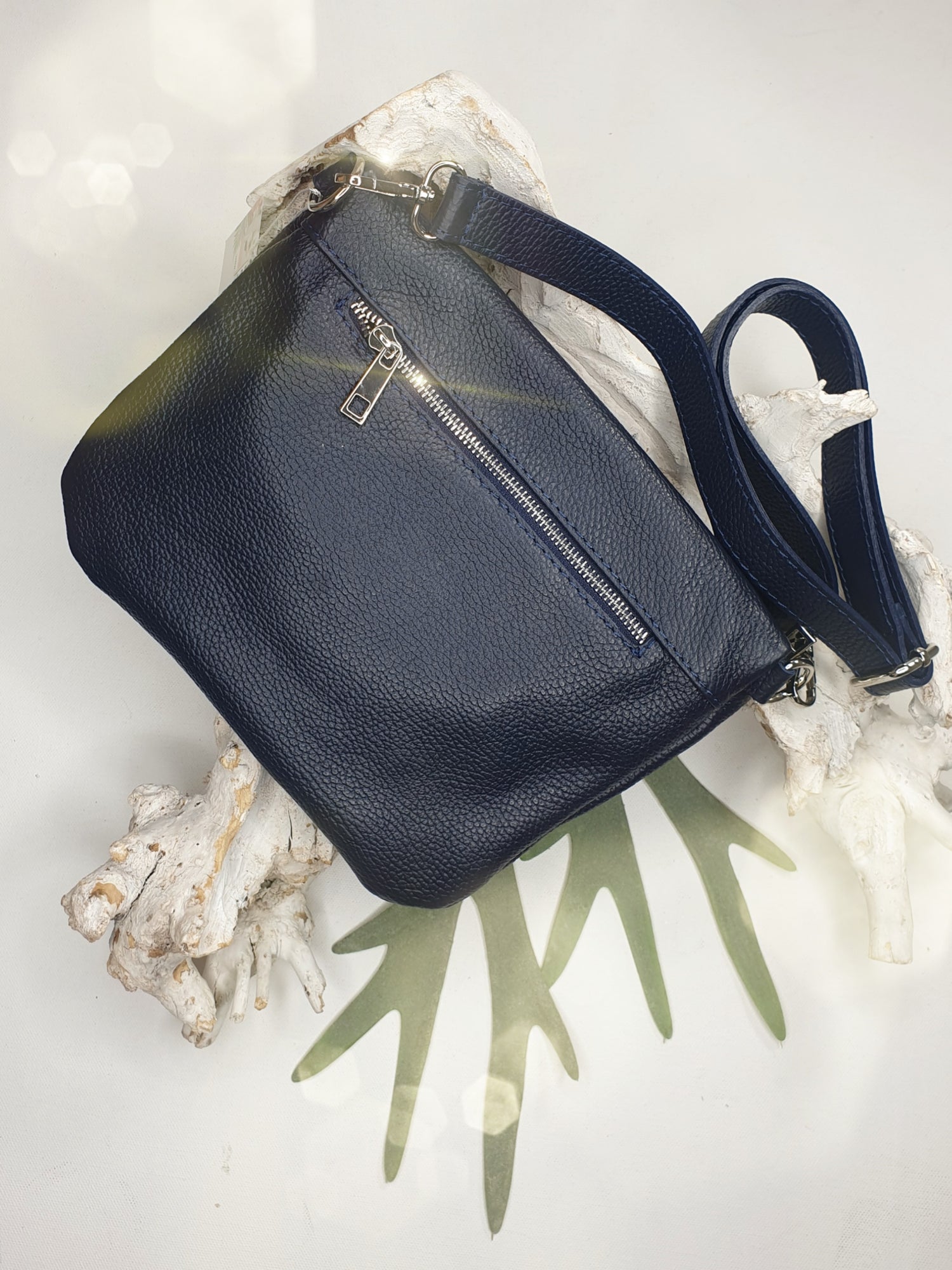 crossbody-bauchtasche-dunkelblau-leder-1