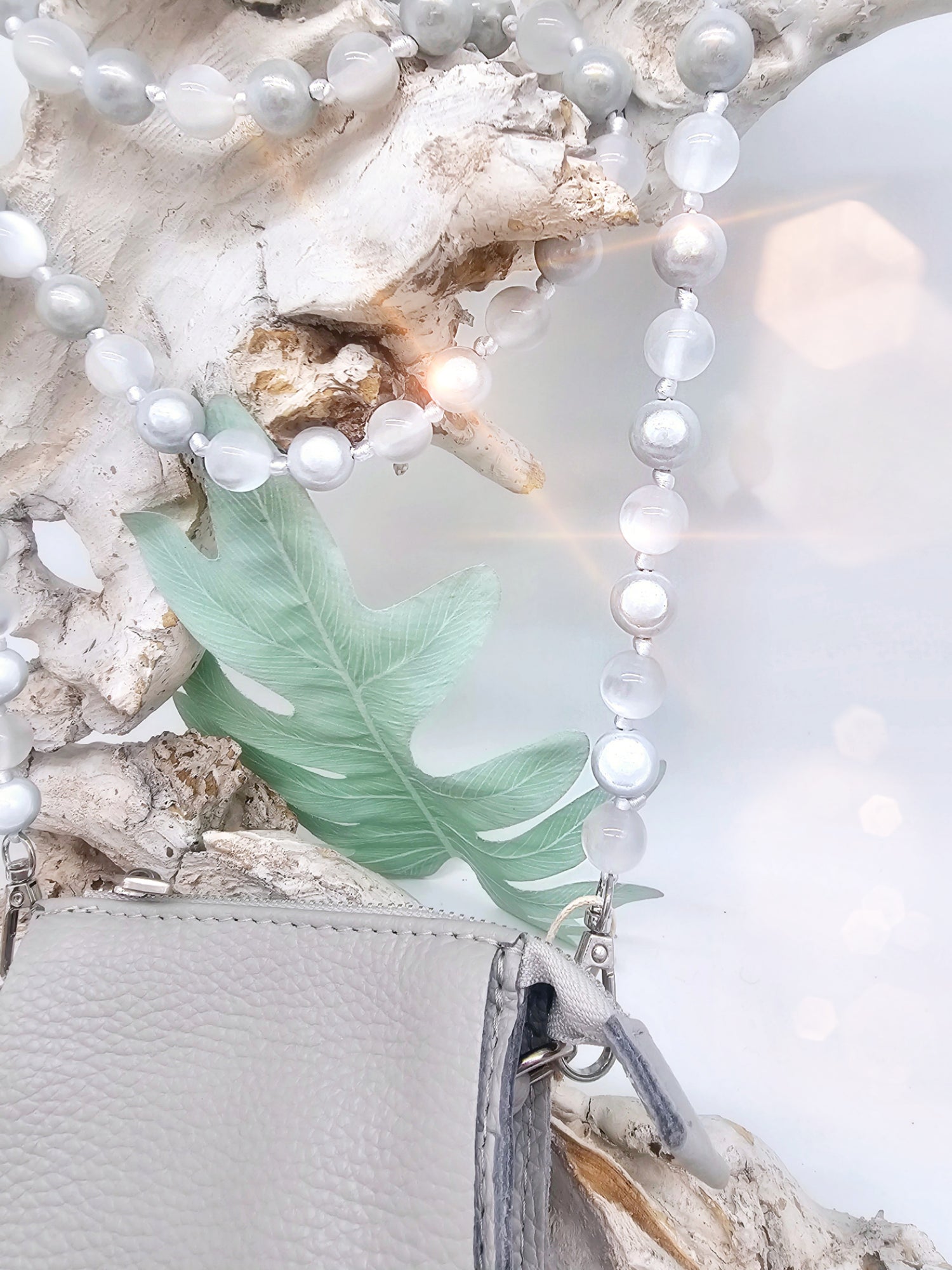 handykette-miraclepearls-grau-weiss-perlen-1