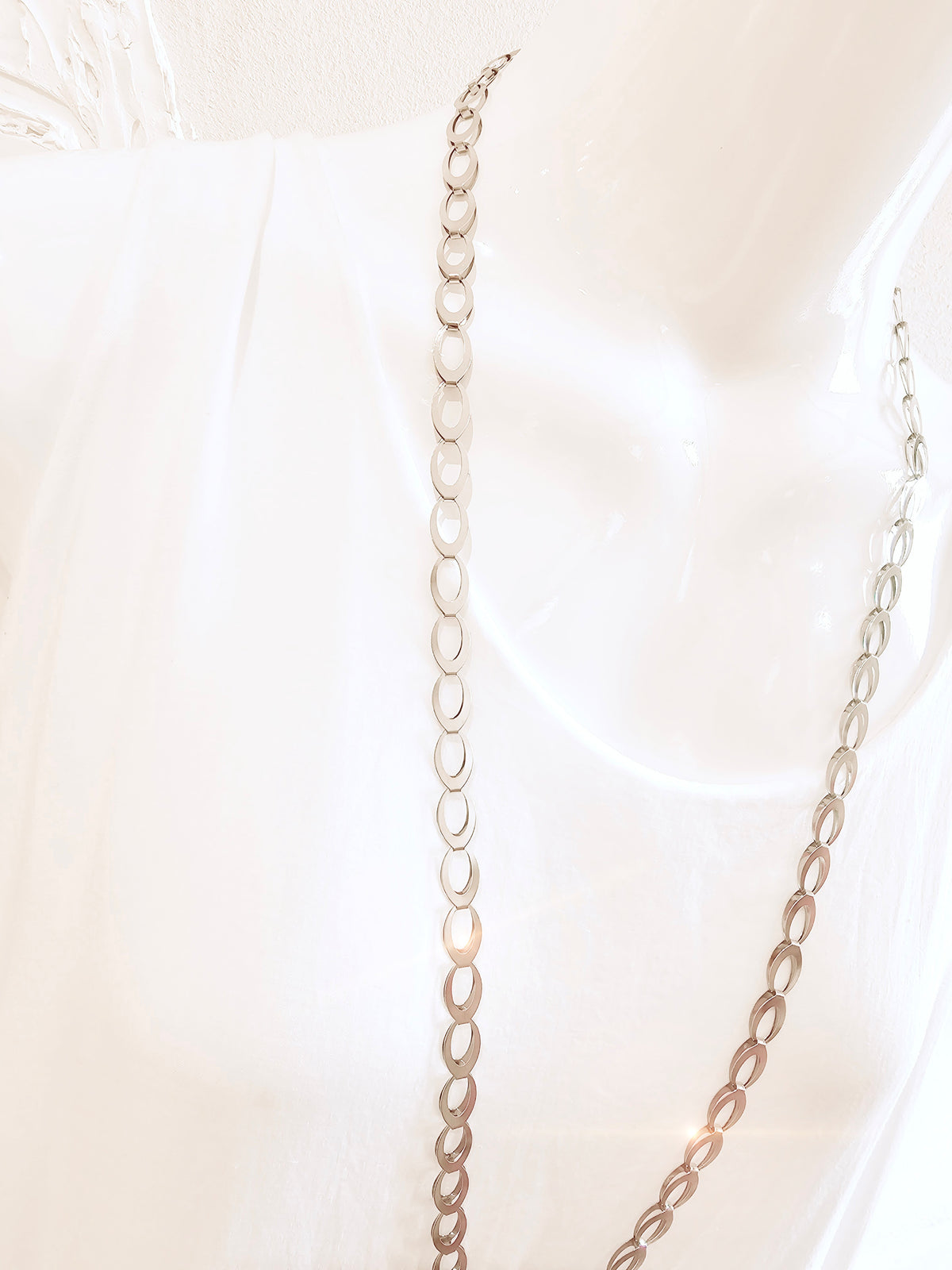 Lange Kette aus Edelstahl in Silber mit großen Gliedern 
