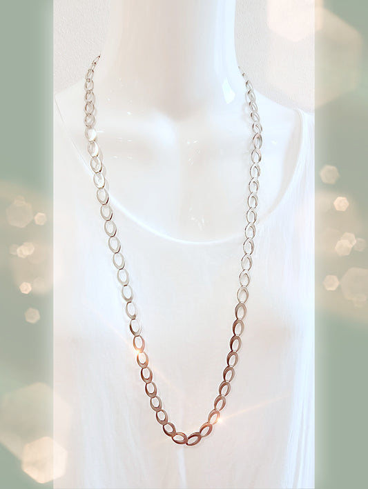 Lange Kette aus Edelstahl in Silber mit großen Gliedern