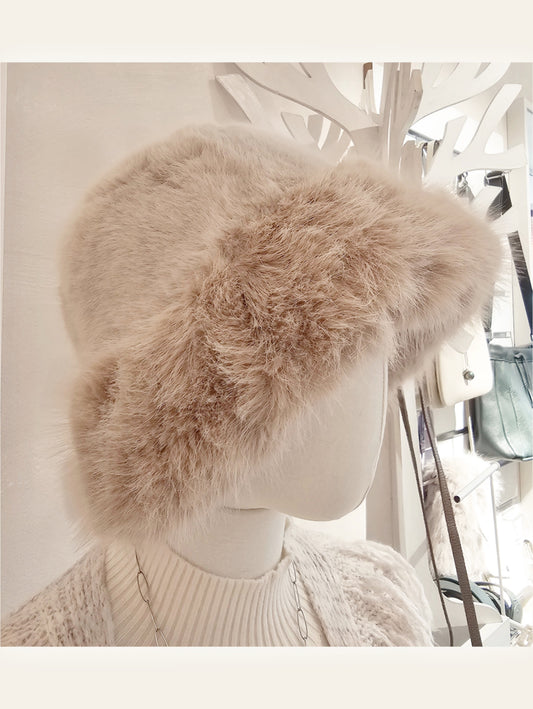 Hut aus Kunstfell in Beige