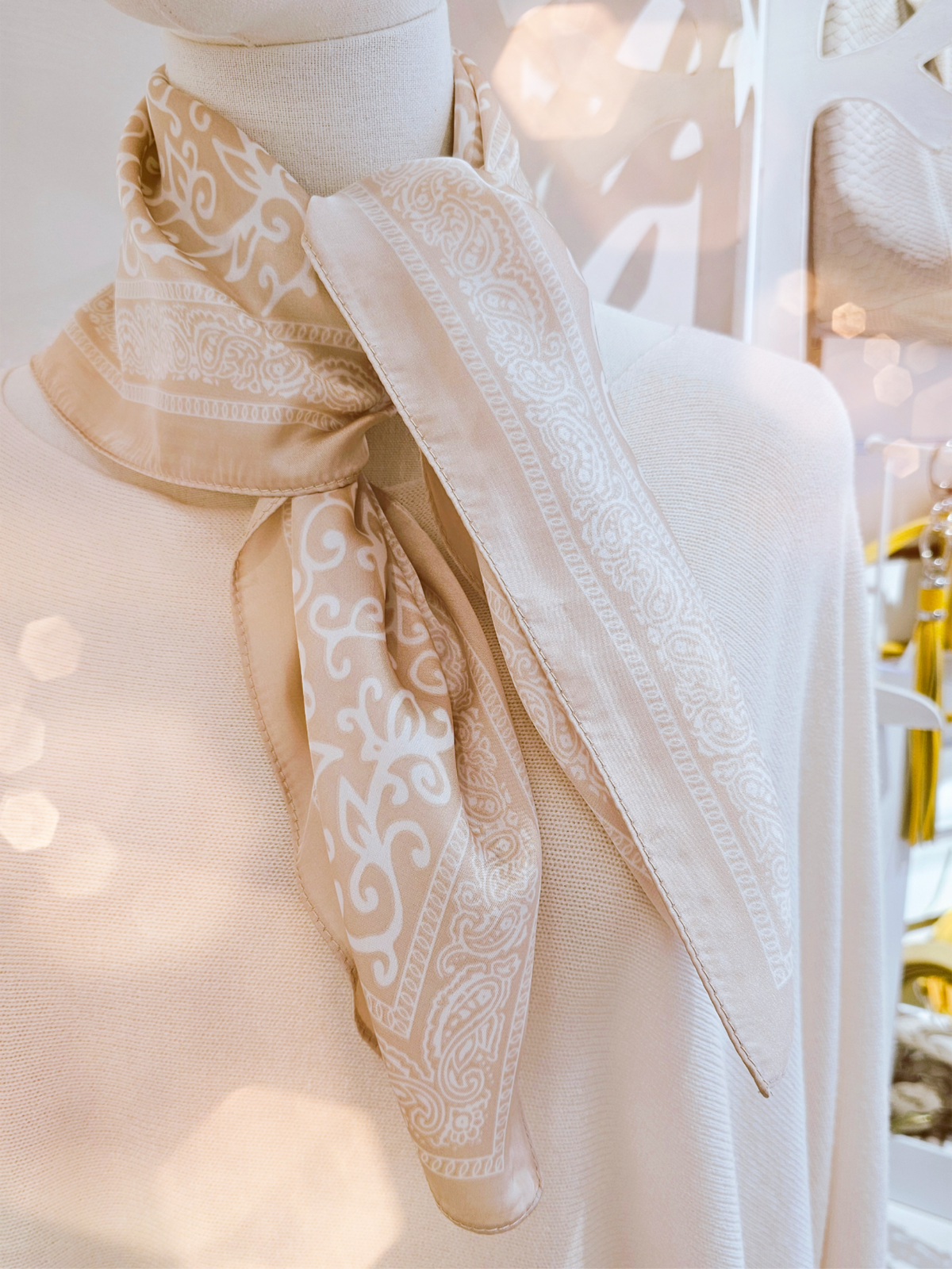 nickituch-hellbeige-paisleymuster-1