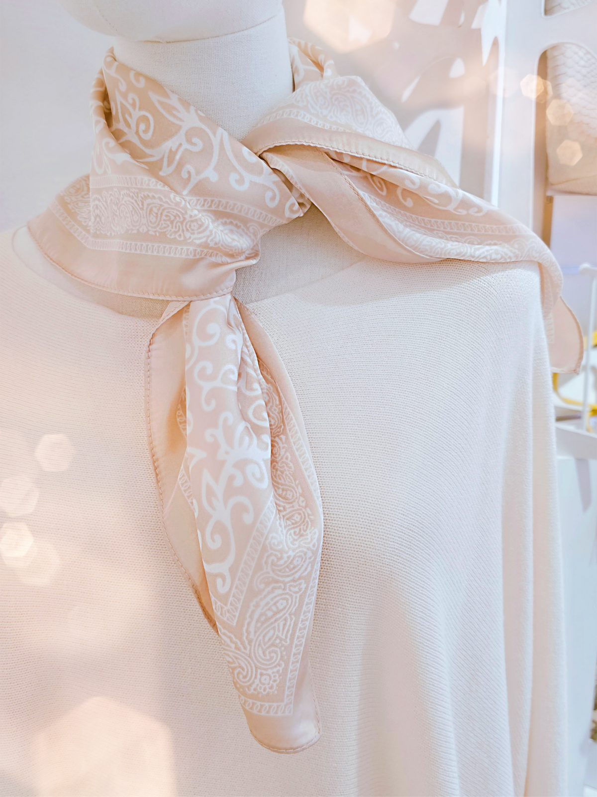 nickituch-hellbeige-paisleymuster-1