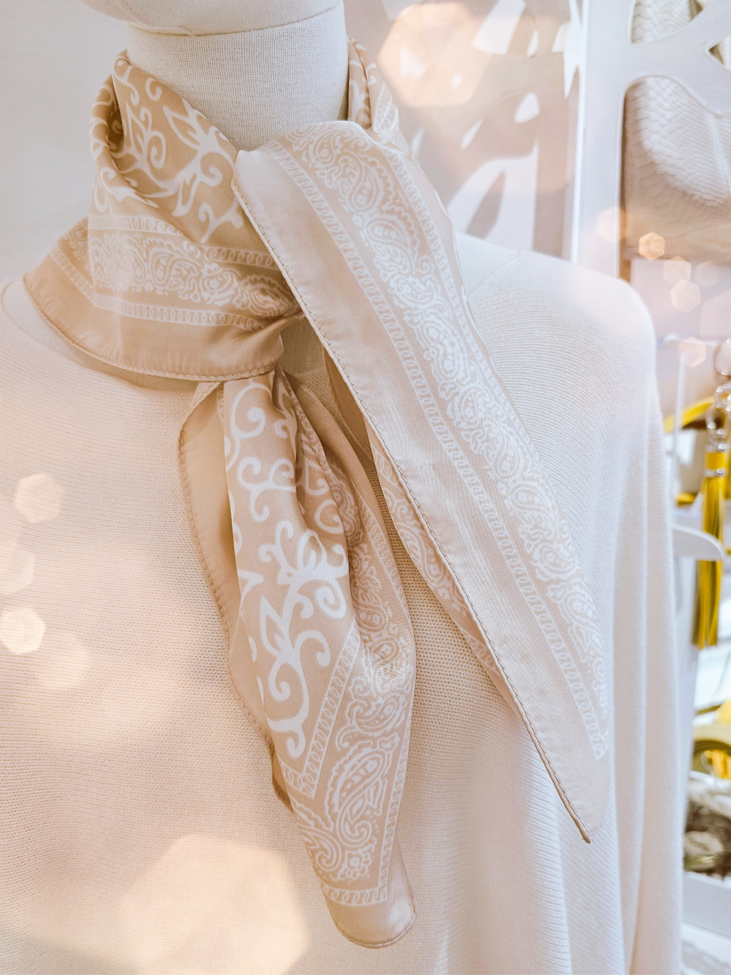 nickituch-hellbeige-paisleymuster-1