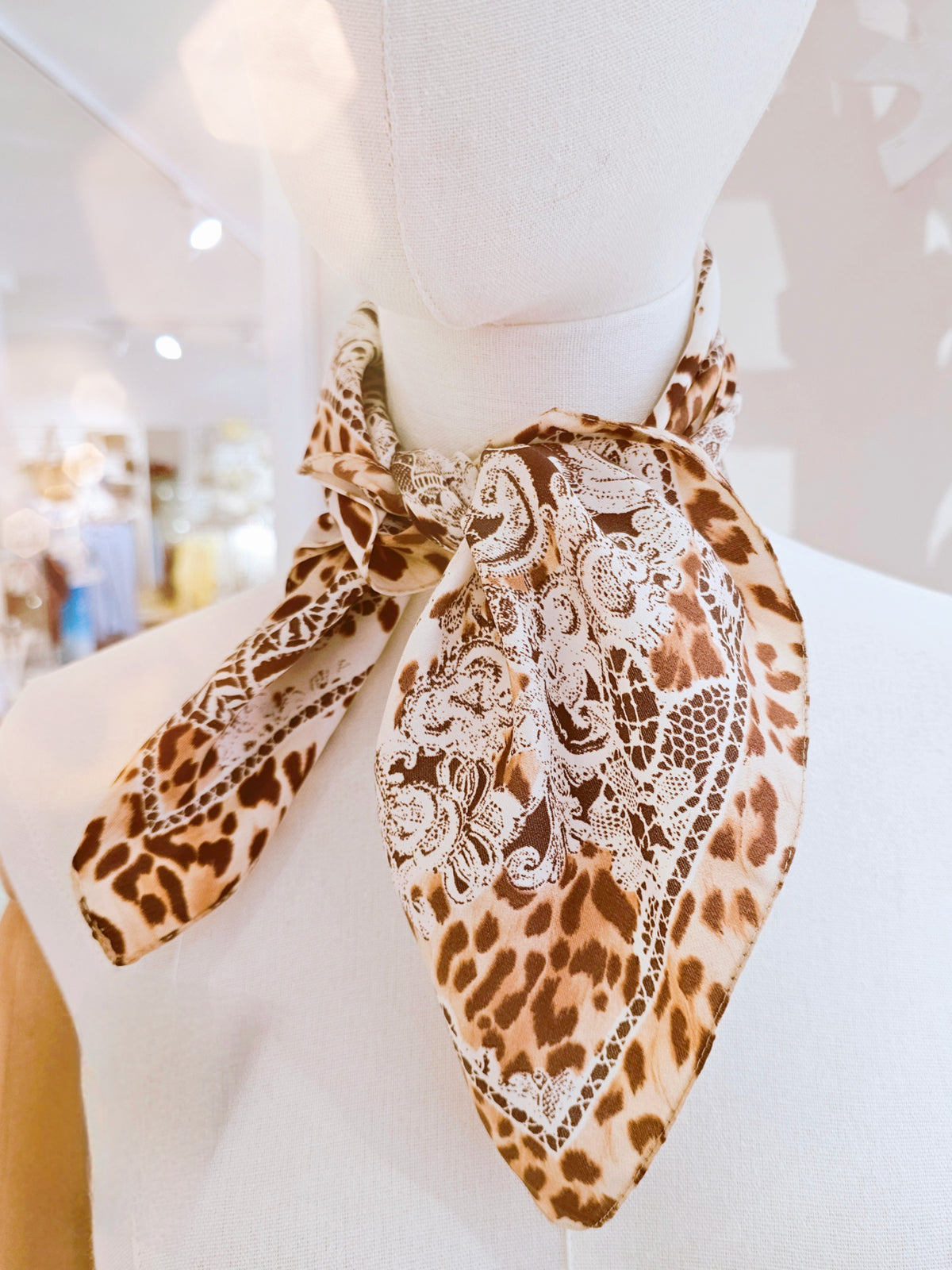 nickituch-paisley-leo-braun-beige-camel-1