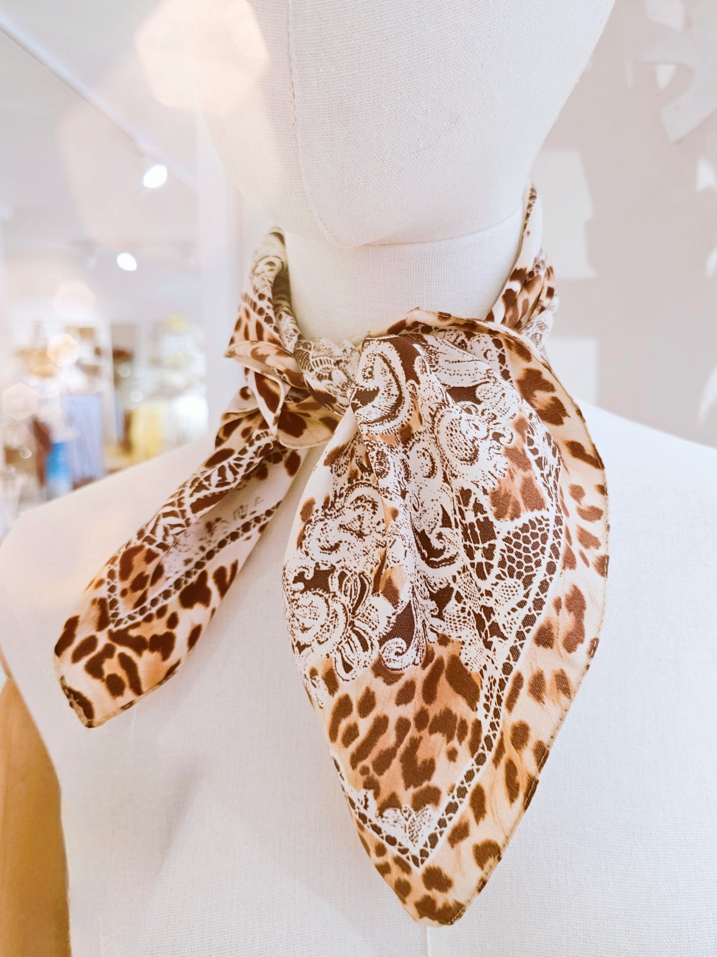 nickituch-paisley-leo-braun-beige-camel-1