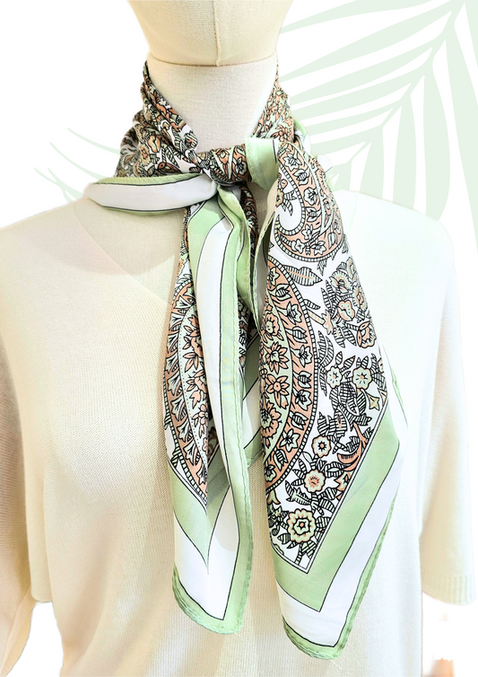 Nickituch mit Paisley-Muster in Grün 