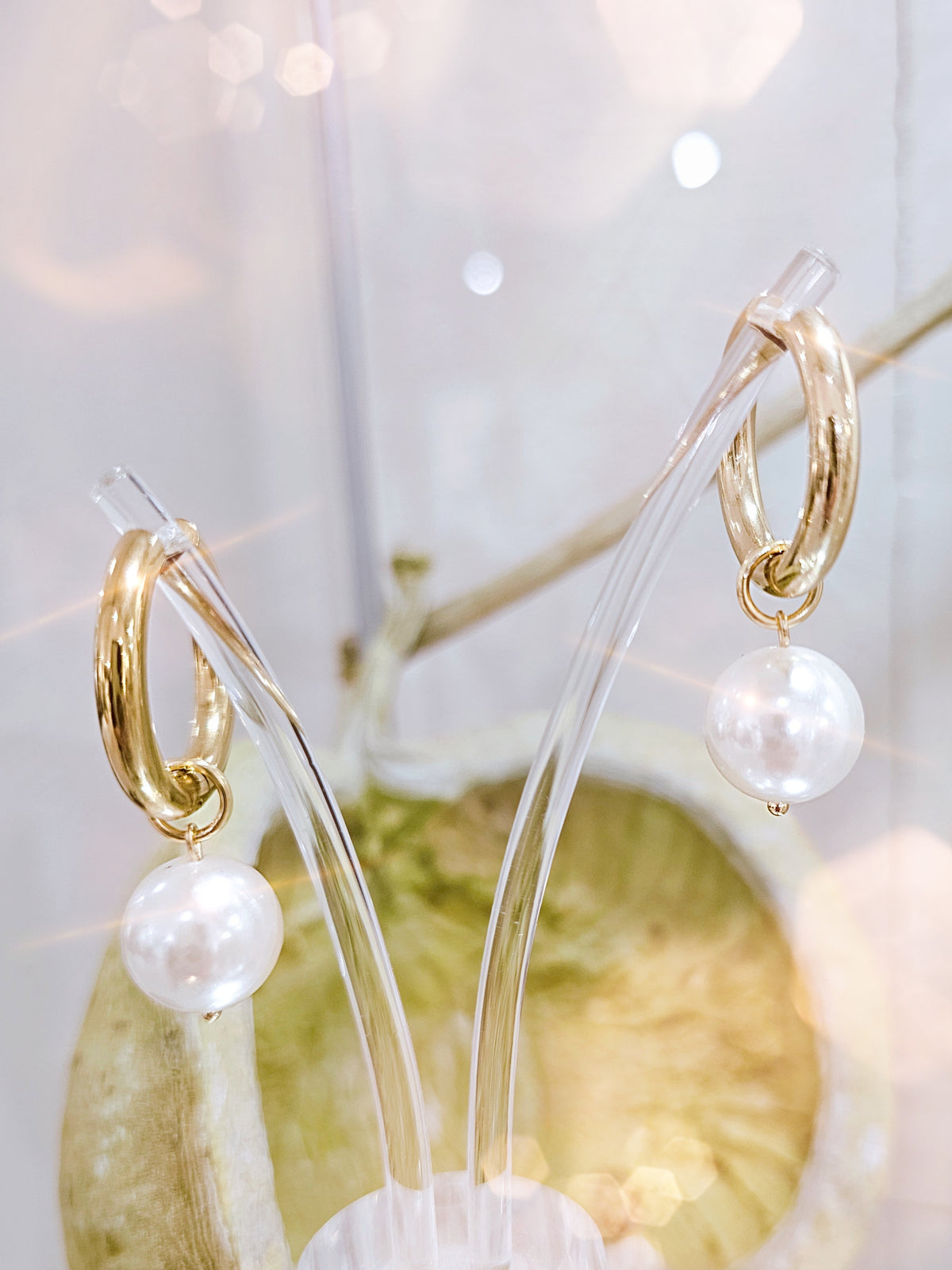 Goldene Kreolen mit dicker Perle