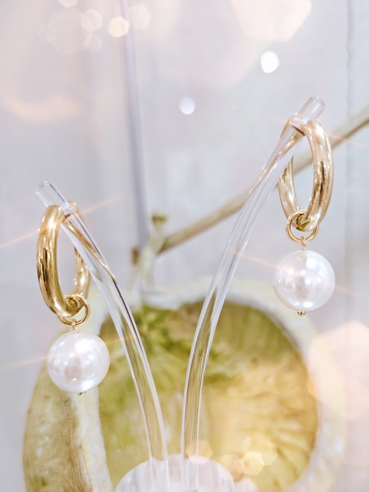 Goldene Kreolen mit dicker Perle