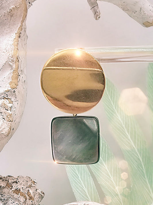 ohrringe-gold-perlmutt-muschel-taupe-1