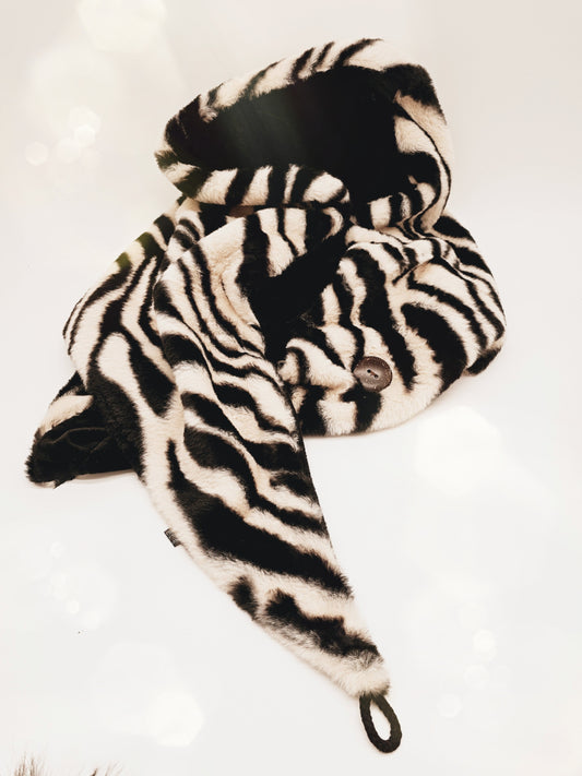 schal-dreieck-teddy-zebra-schwarz-beige-1