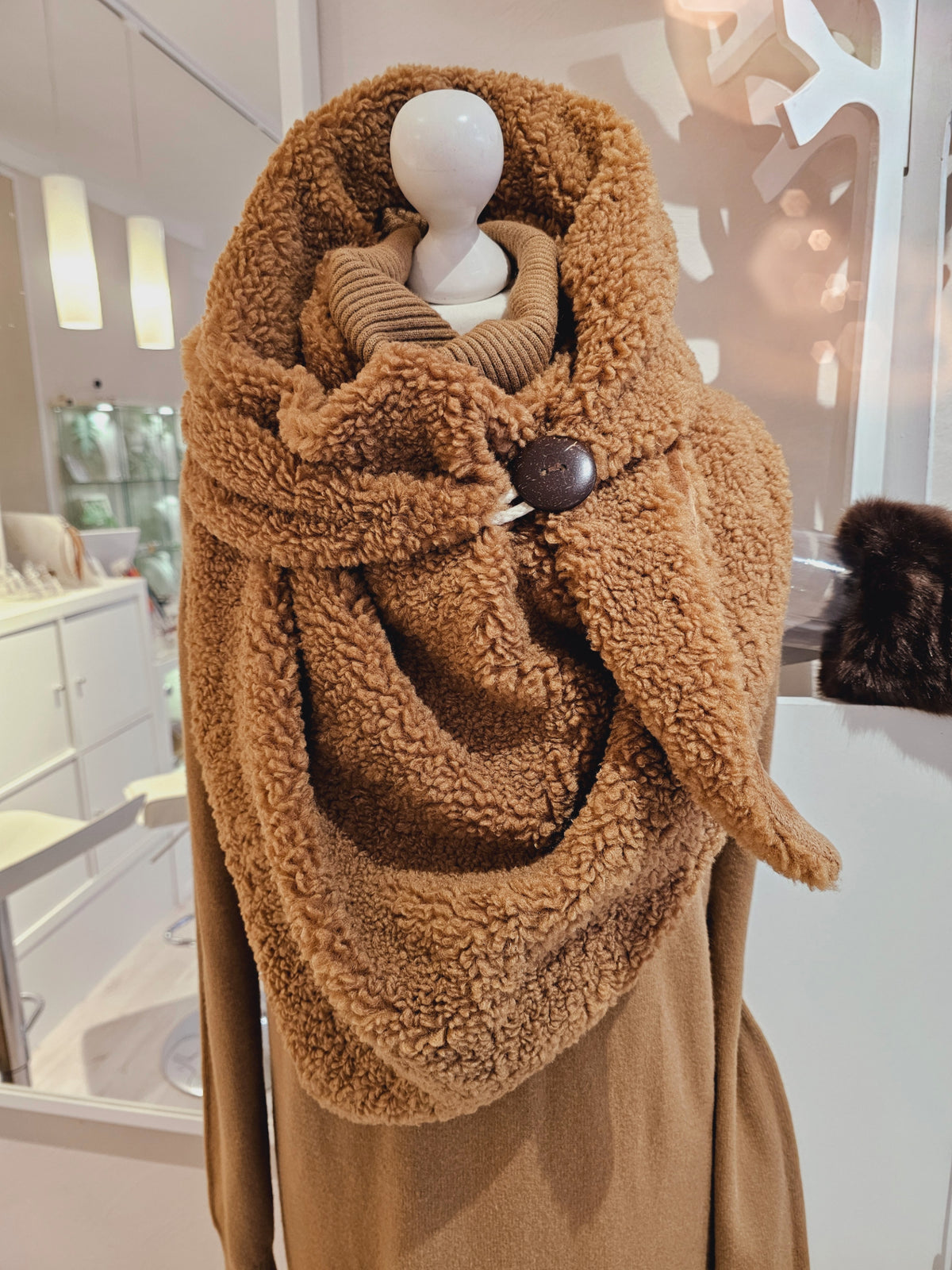 schal-dreieck-teddyfell-camel-3