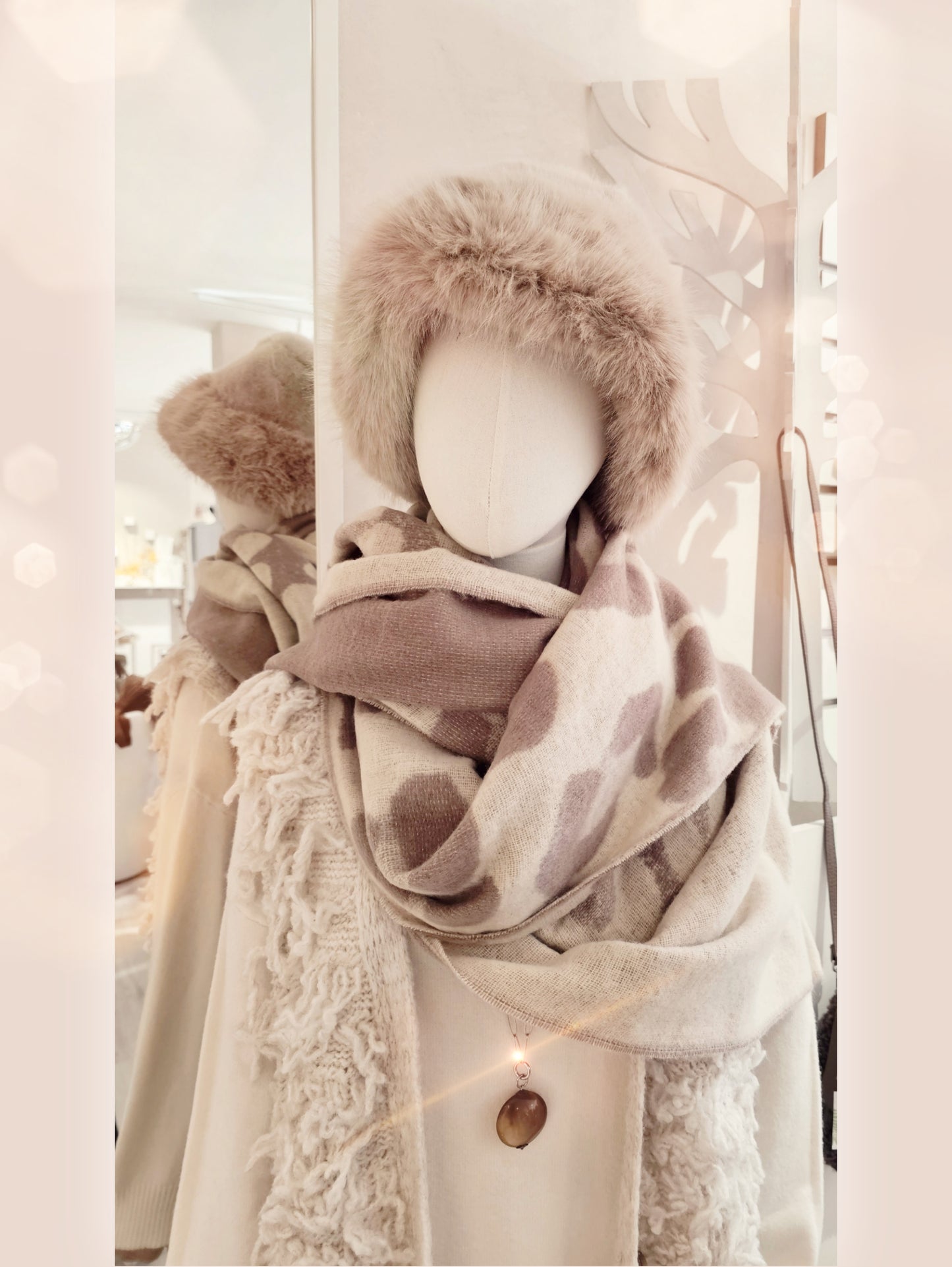 Langer Schal aus Viskose-Wolle mit Leomuster - Beige-Taupe mit dezentem Glitzereffekt / NONarte
