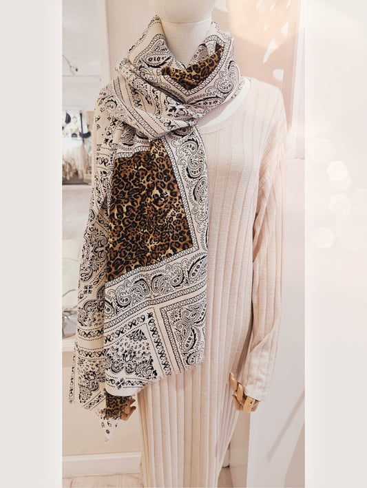 schal-paisley-leo-camel-schwarz-weiss-1