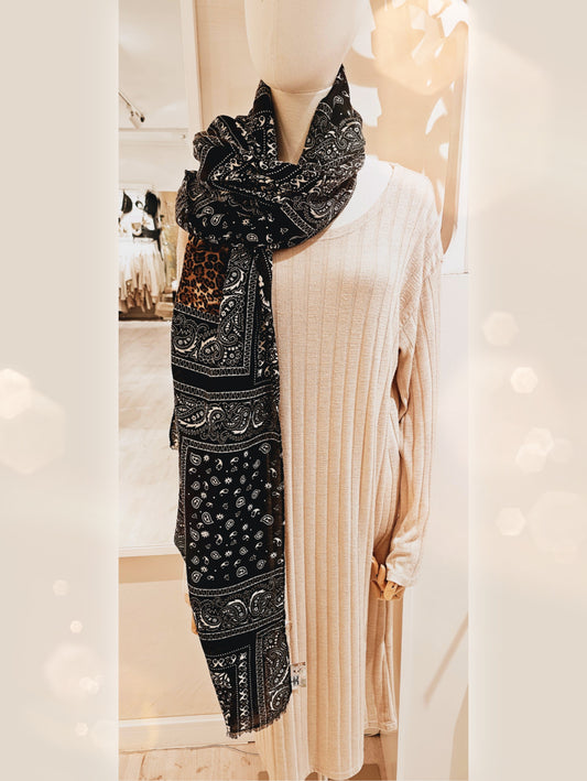 schal-schwarz-braun-leo-paisley-1