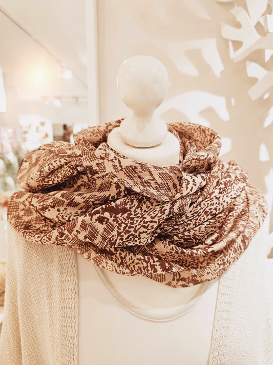 schal-seide-schlangenmuster-braun-1