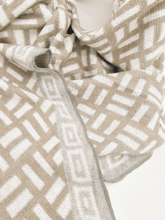 schal-strick-dreieck-beige-taupe-1