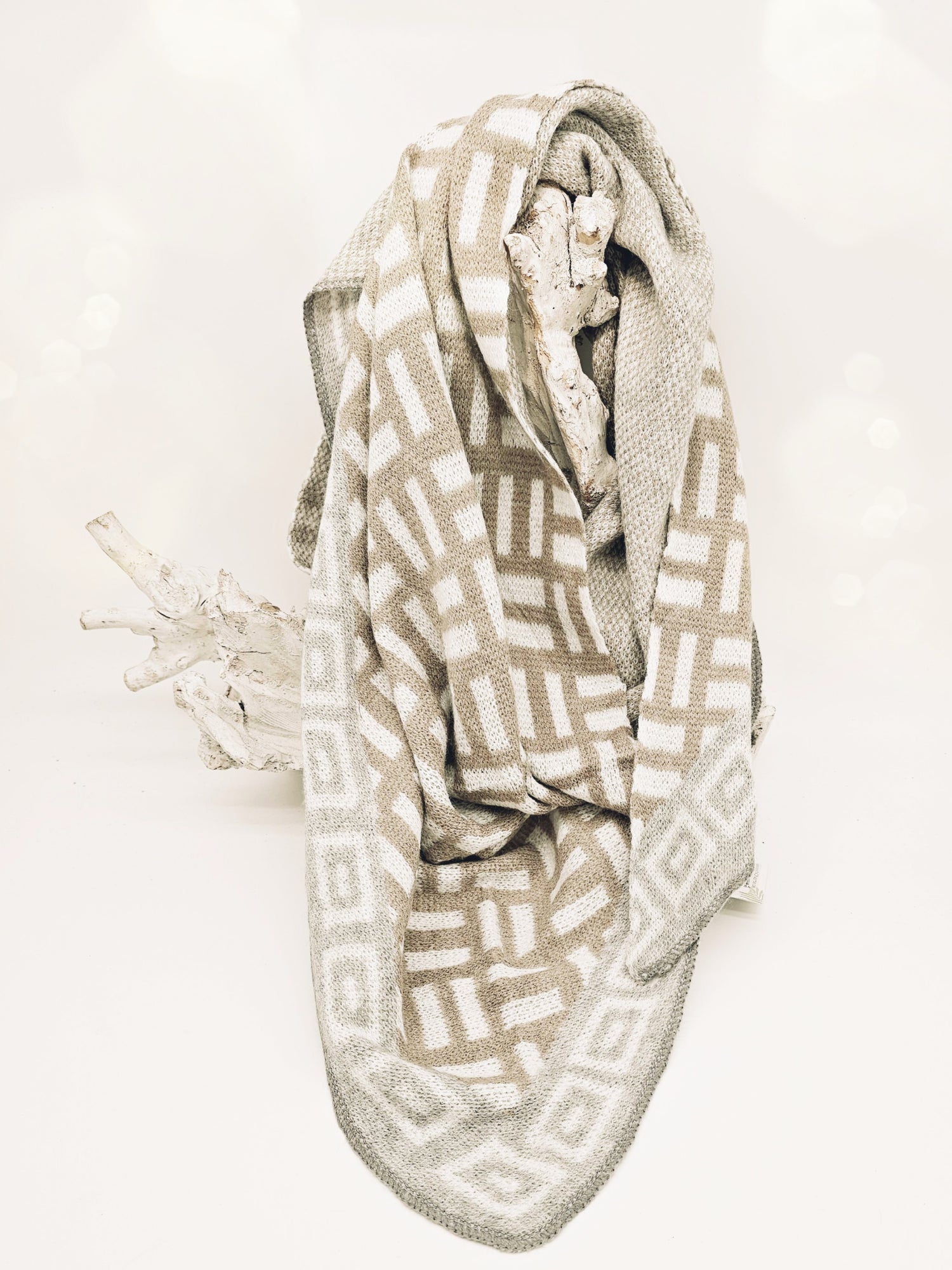 schal-strick-dreieck-beige-taupe-1