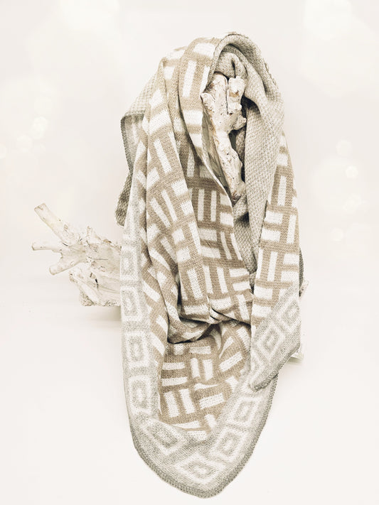 schal-strick-dreieck-beige-taupe-1