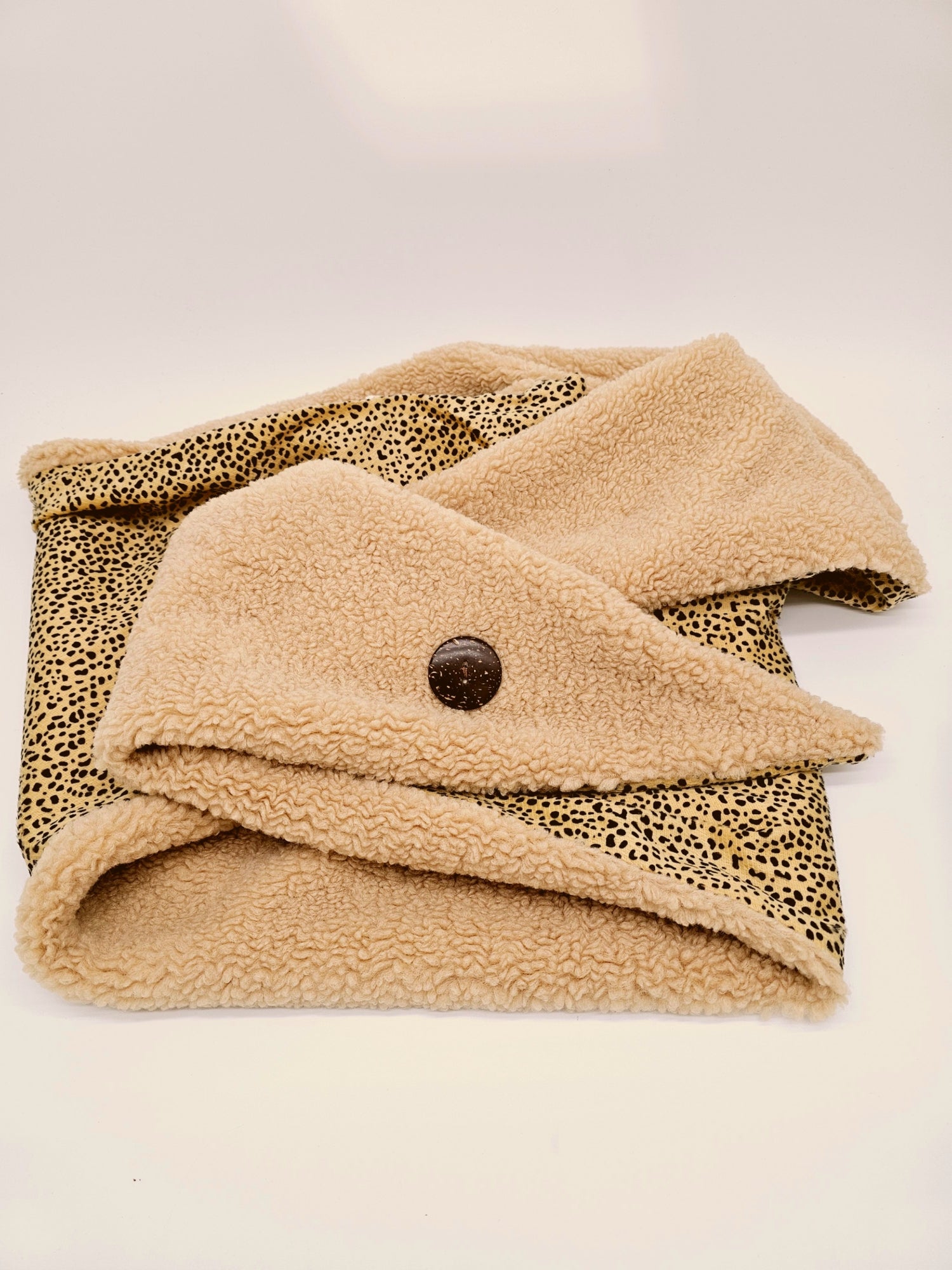 schal-teddy-kunstfell-leomuster-camel-1
