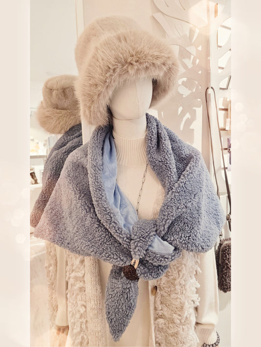 schal-teddyfell-dreieck-blau-jeansblau