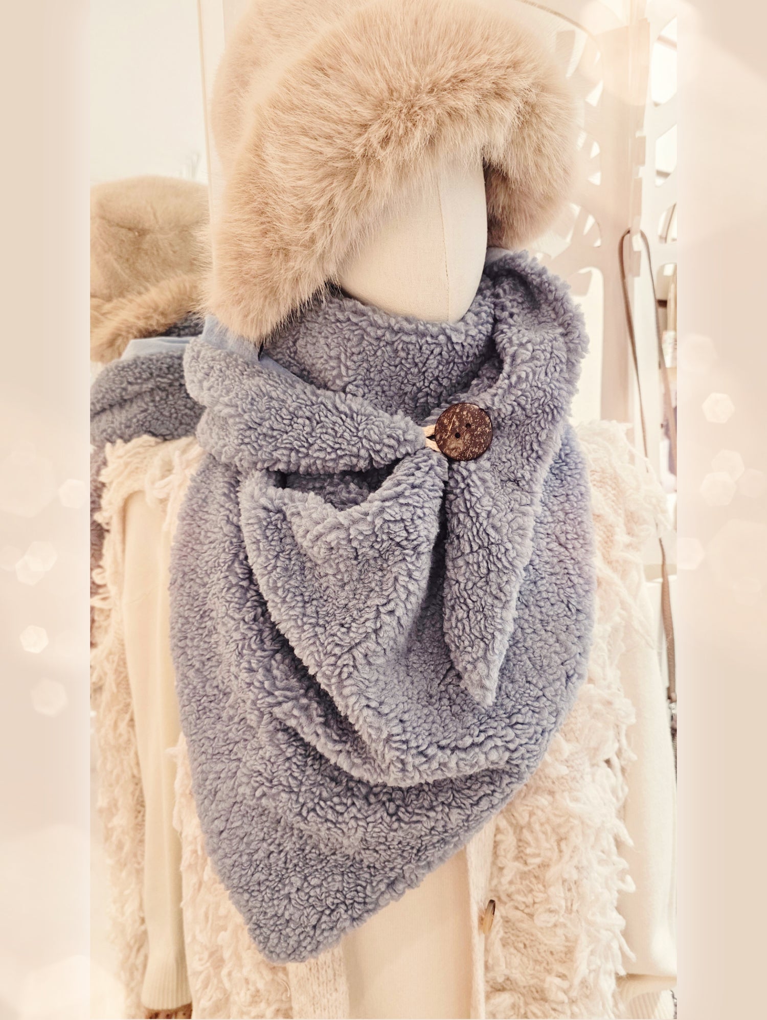 schal-teddyfell-dreieck-blau-jeansblau