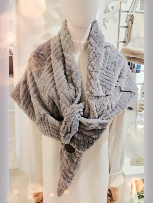 schal-teddyschal-kunstfellschal-grau-dreieck-1