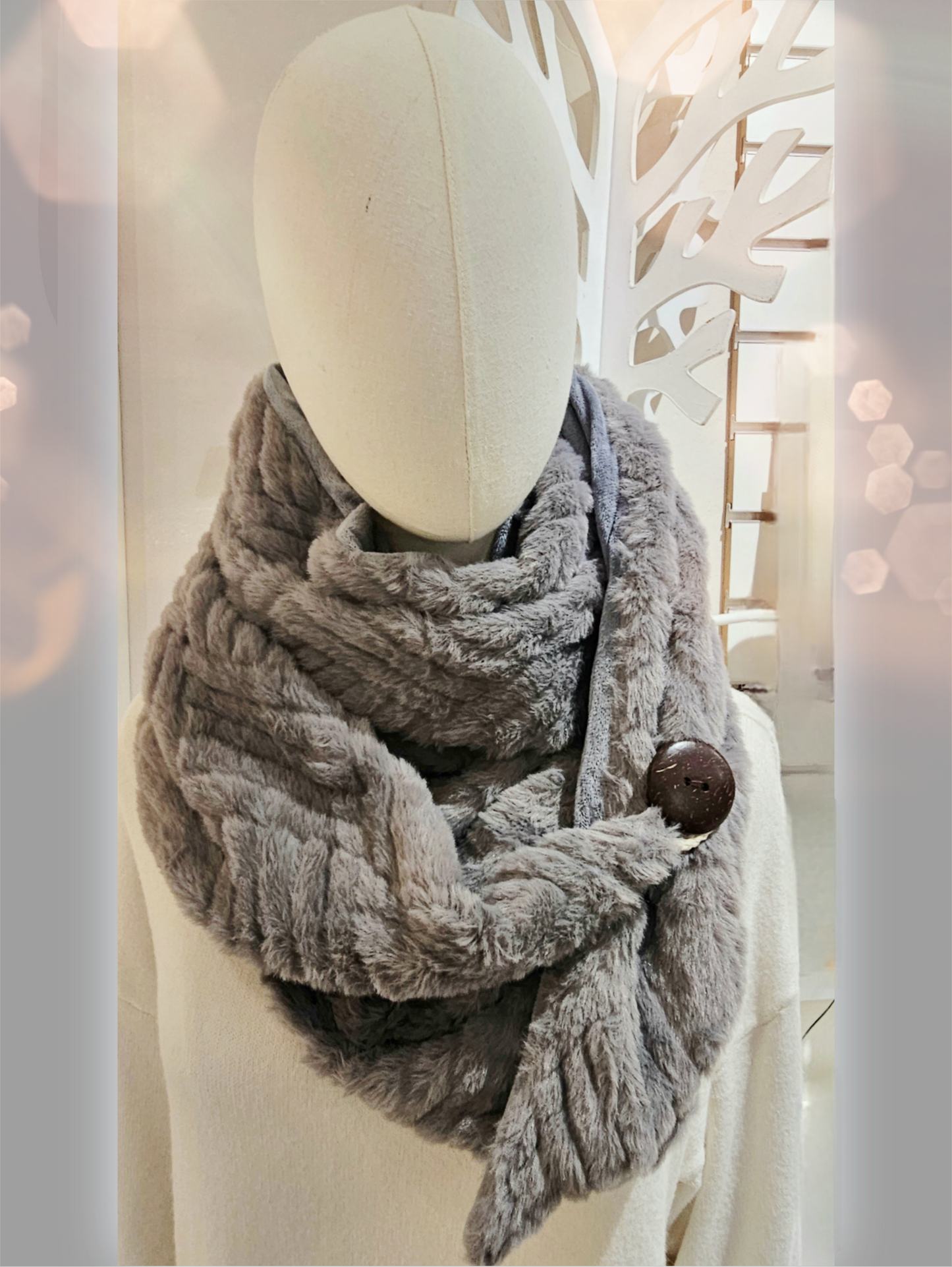 schal-teddyschal-kunstfellschal-grau-dreieck-1