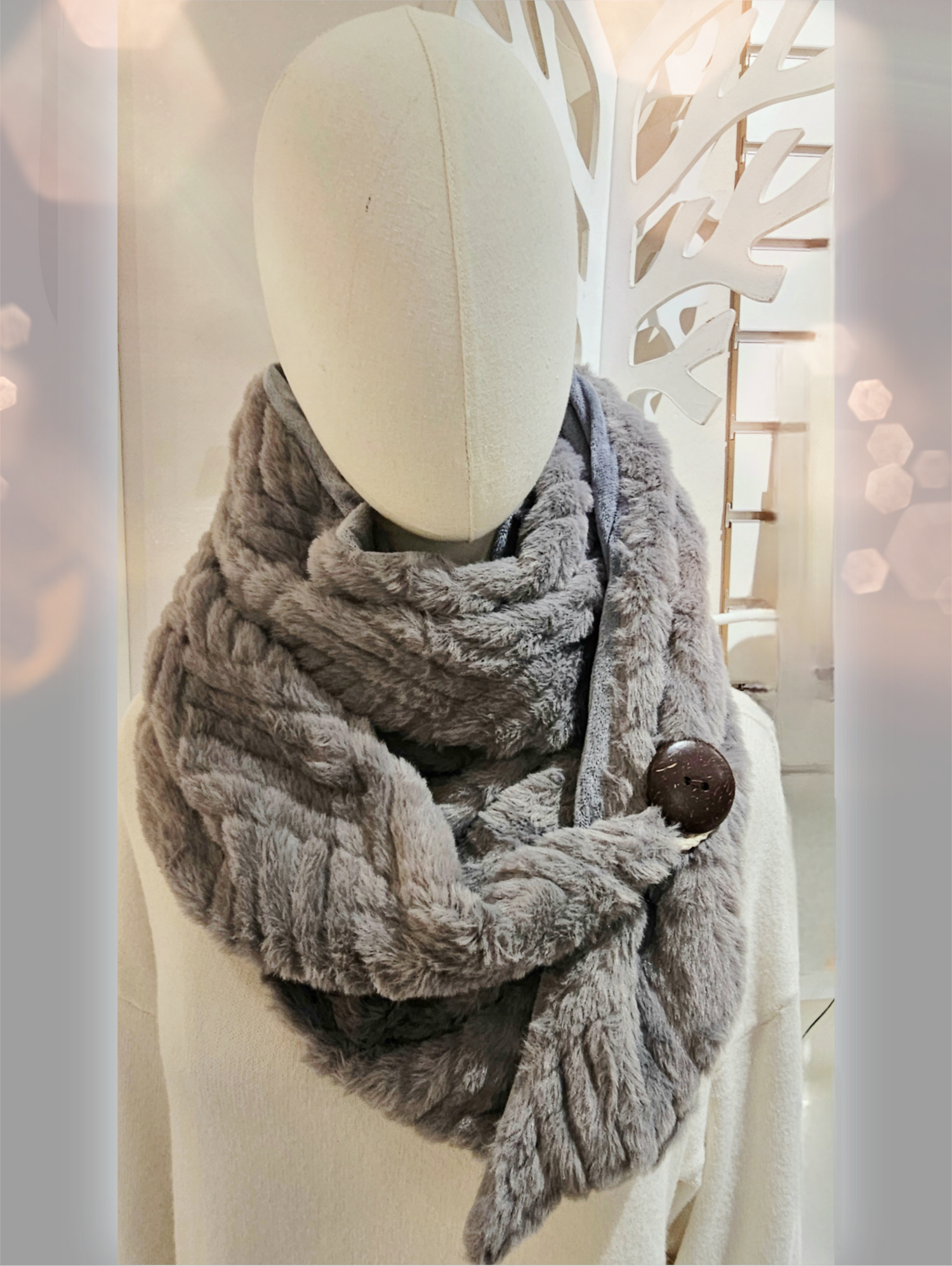 schal-teddyschal-kunstfellschal-grau-dreieck-1