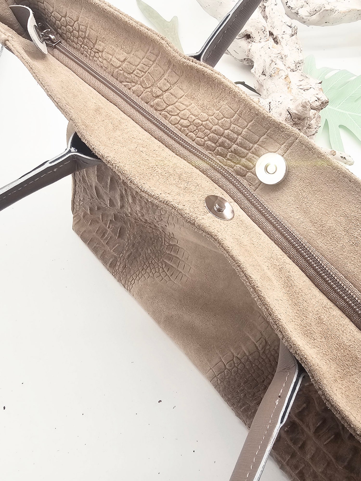 shopper-tasche-taupe-krokopraegung-1