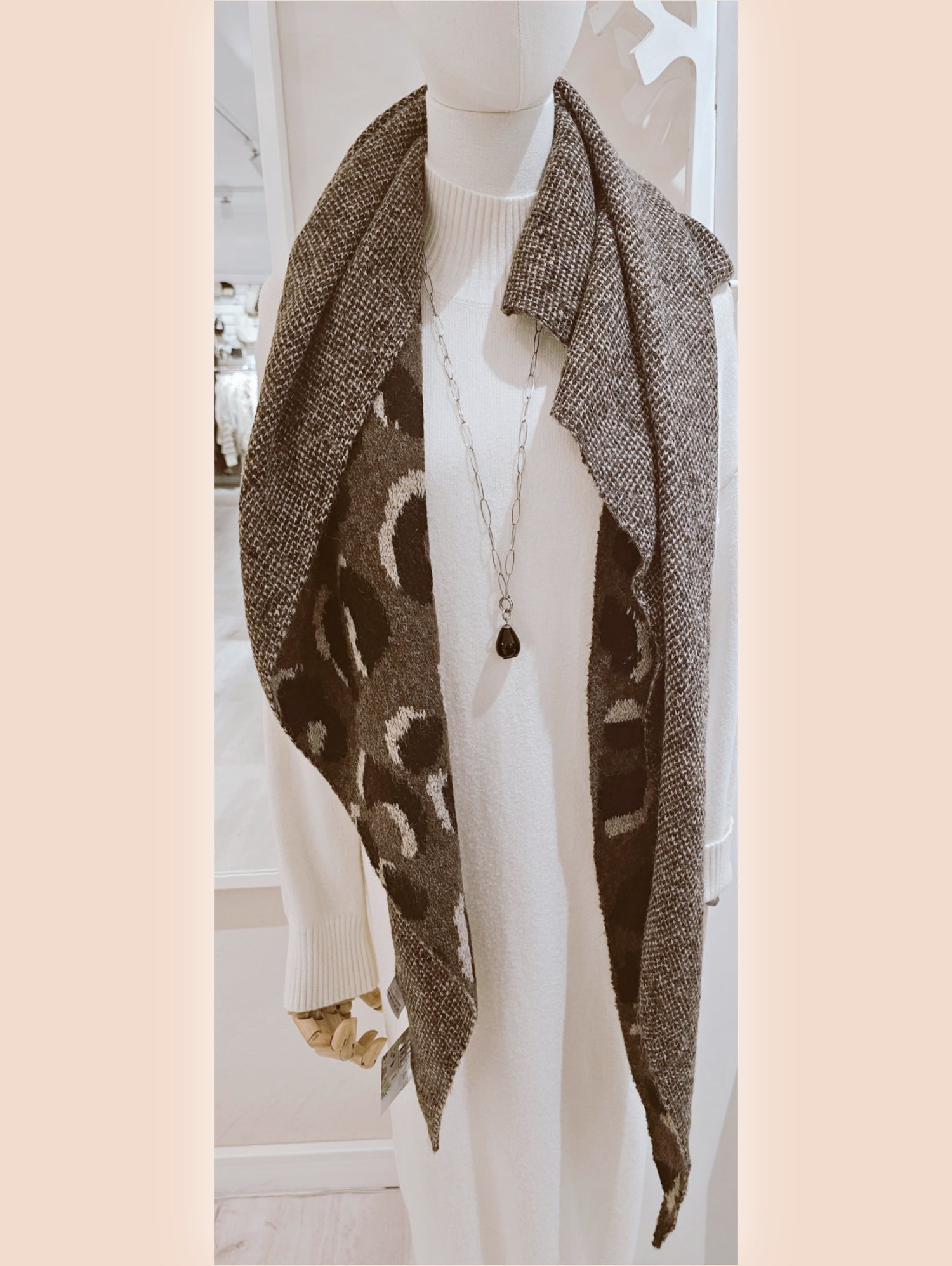 strickscchal-dreieck-braun-leomuster