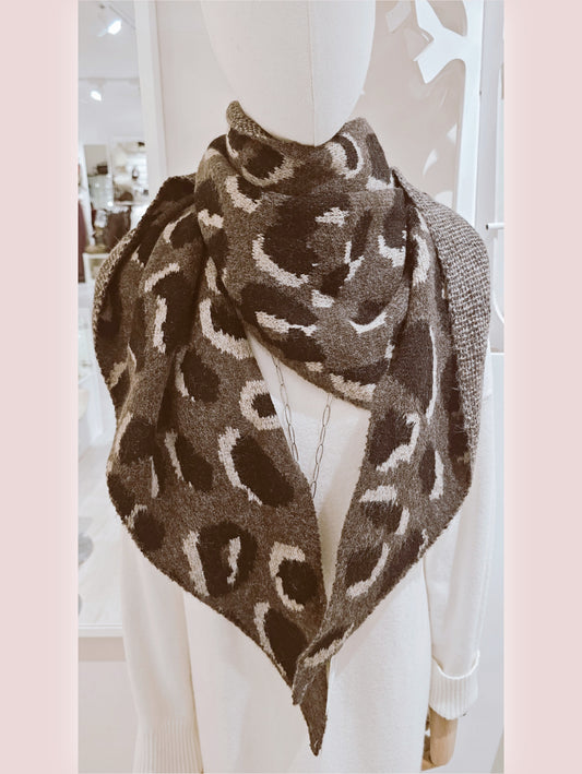 strickscchal-dreieck-braun-leomuster