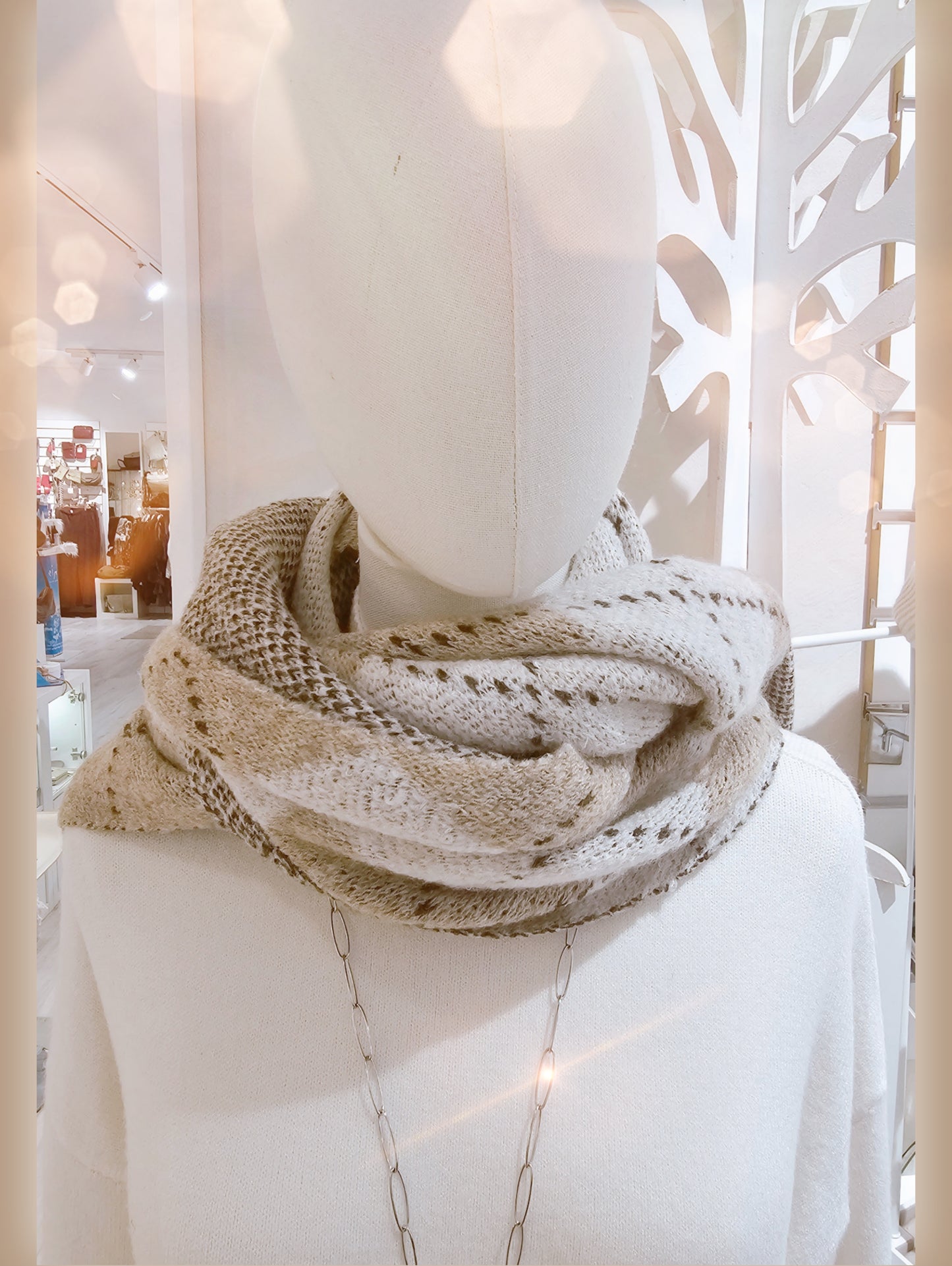 strickschal-dreieck-raute-kariert-beige-camel-1