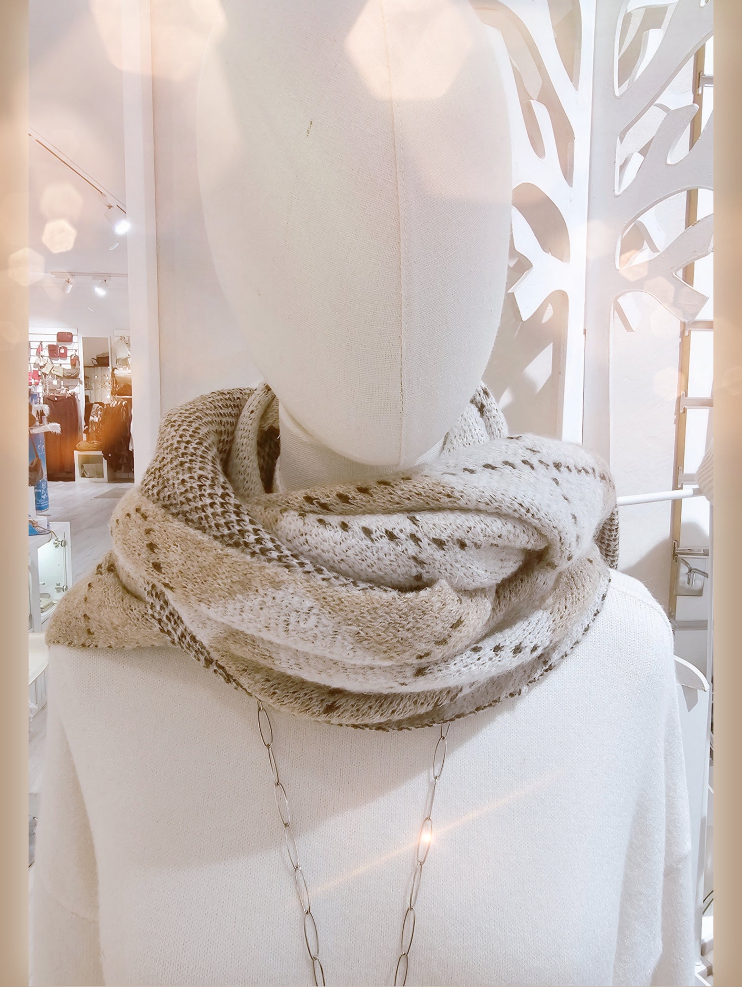 strickschal-dreieck-raute-kariert-beige-camel-1